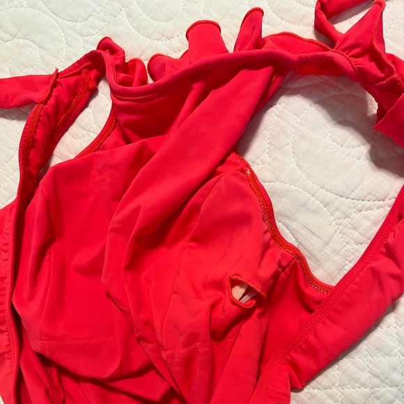 Ruffle neck one piece swimsuit size small - Picture 7 of 7